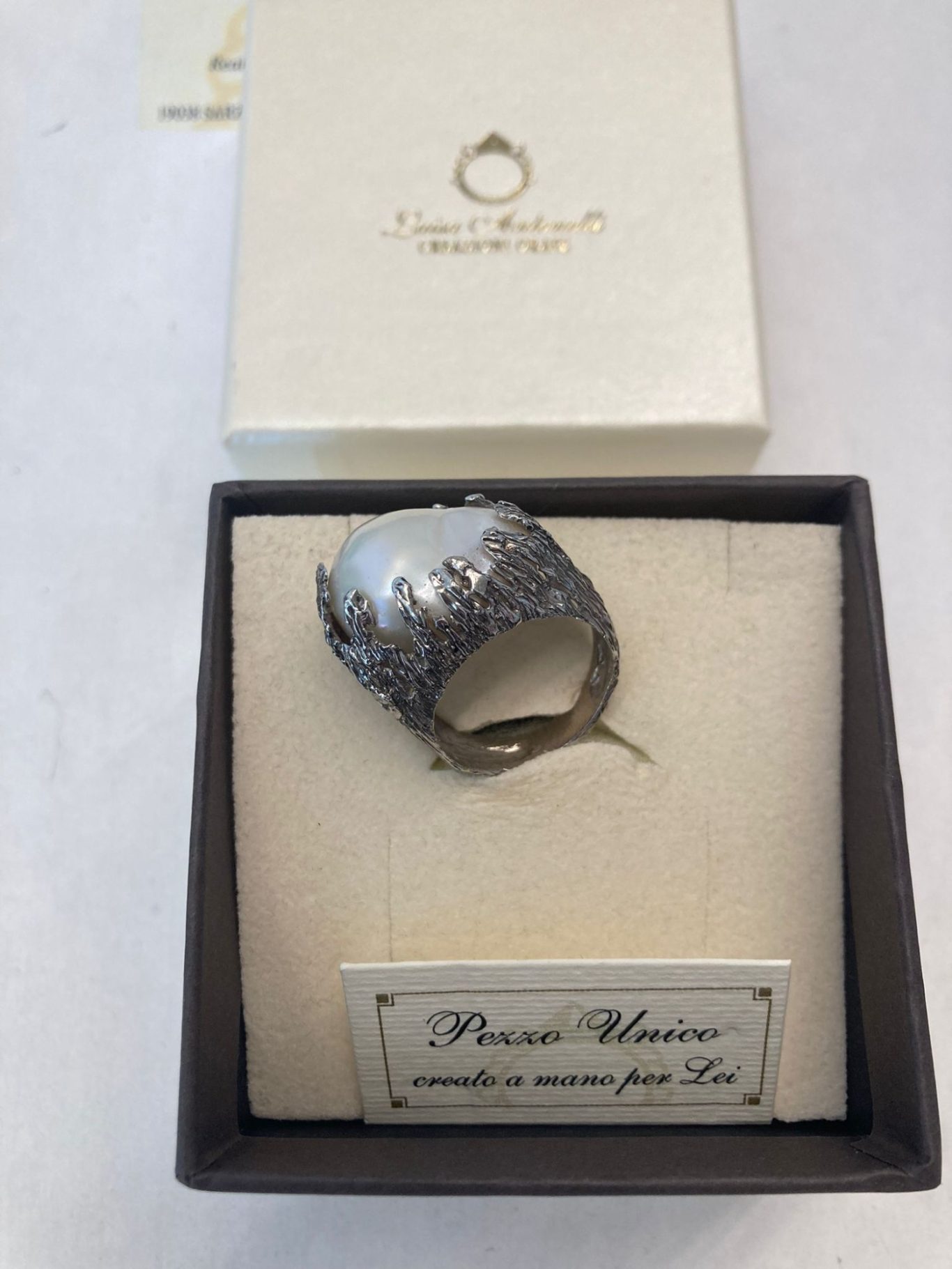 Anello in oro bianco18KT con perla