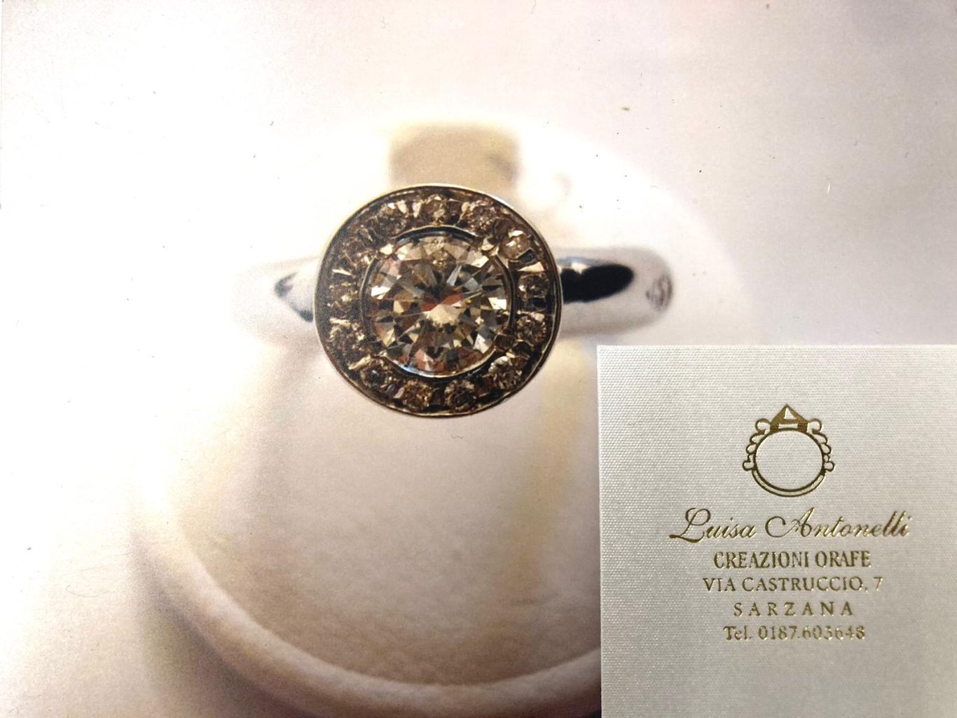 Anello in oro bianco 18KT con pavé di diamanti