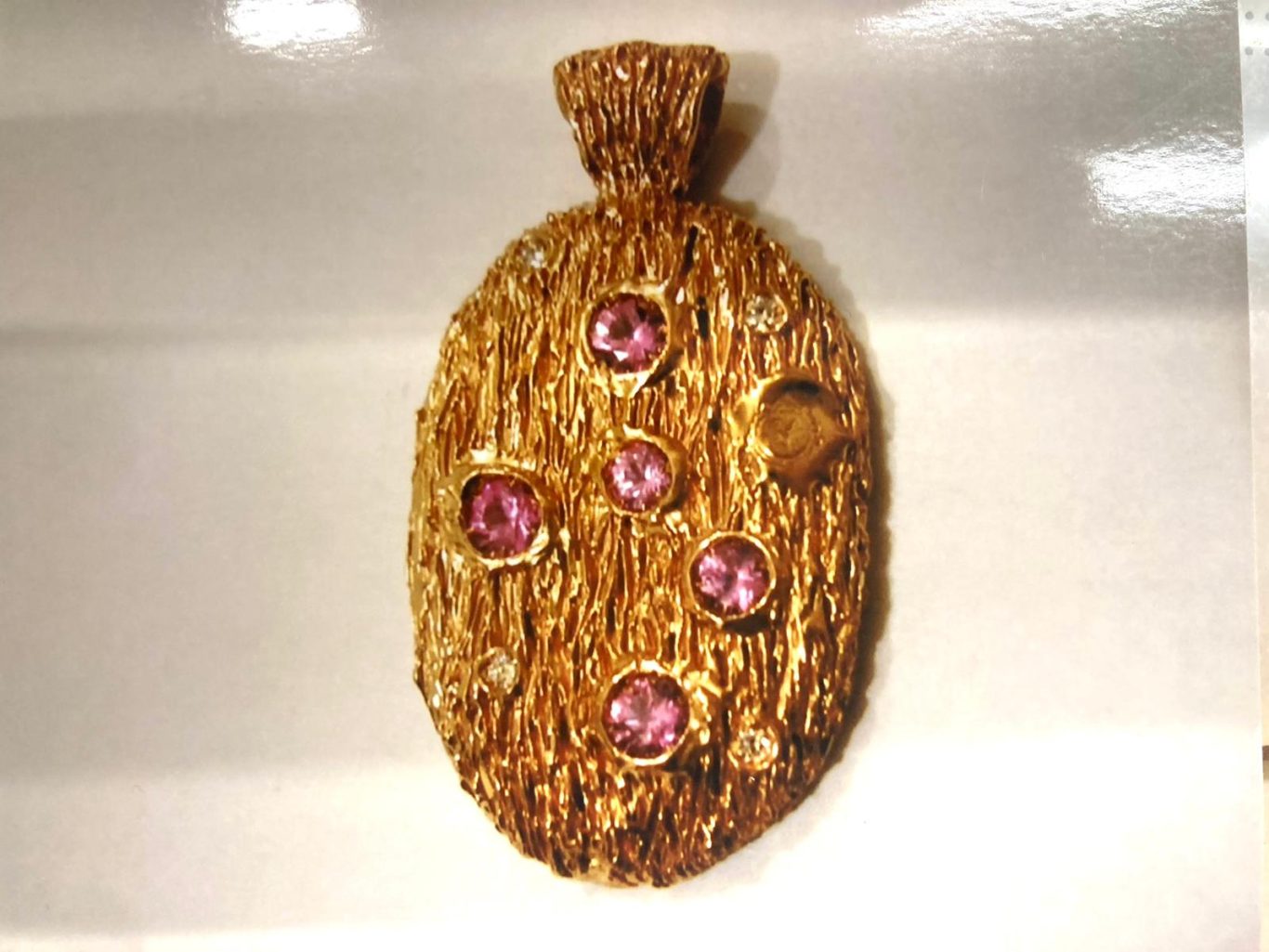 Ciondolo in oro rosso 18Kt con diamanti e rubini birmani